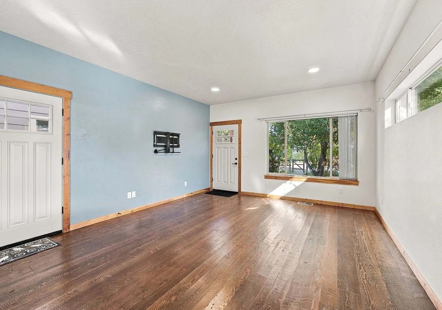 Well-Maintained 3-Bedroom Home with Attached Garage — Photo 3