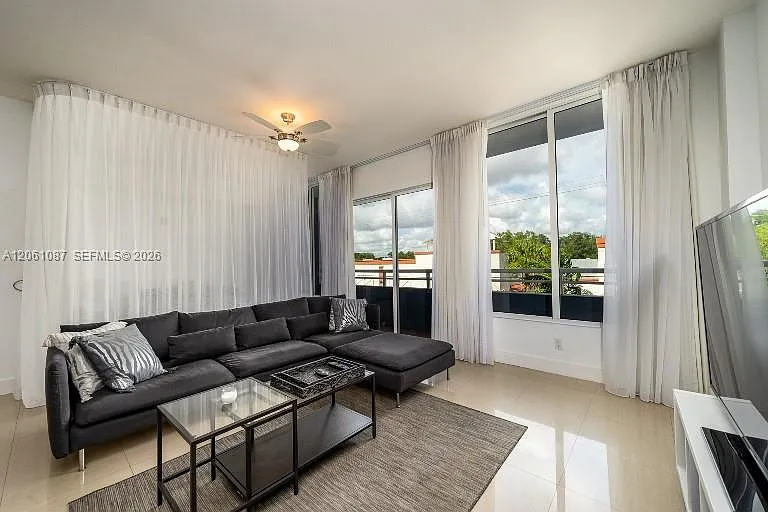 Cocostyle @ 3250 Grand Av — Photo 3