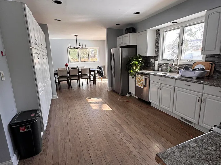 422 W Lake Ave — Photo 5
