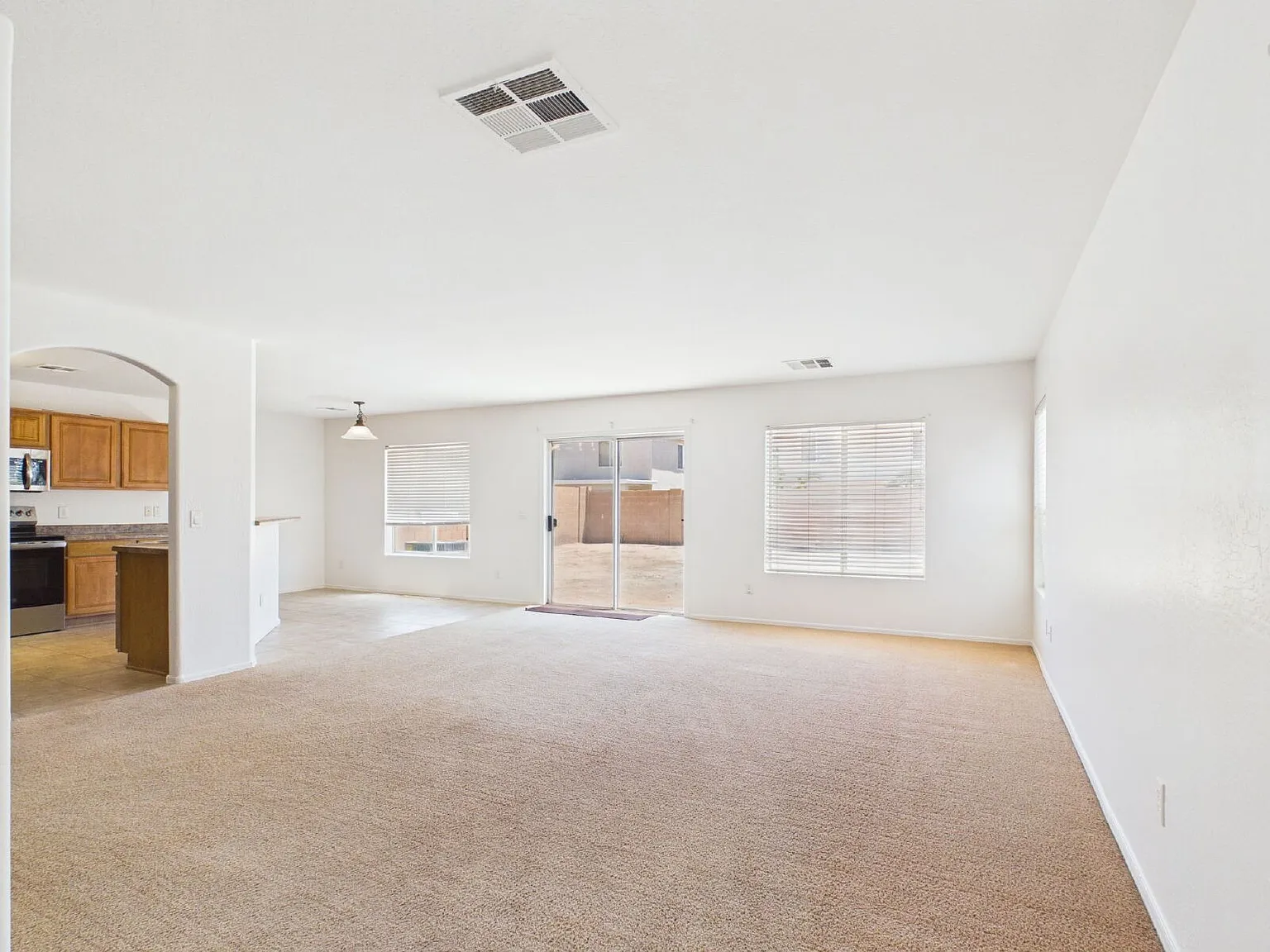 4 bed, 3.0 bath, 2300 sqft, $2,100 — Photo 4