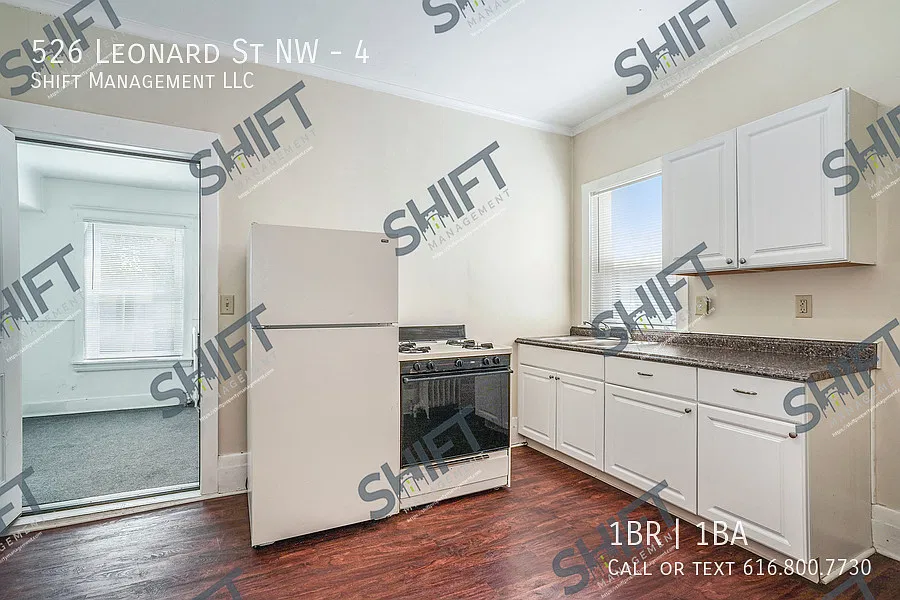 526 Leonard #4 -- Awesome one bedroom — Photo 2