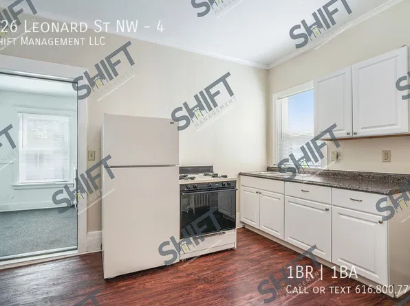 526 Leonard St NW #4, Grand Rapids, MI 49504
