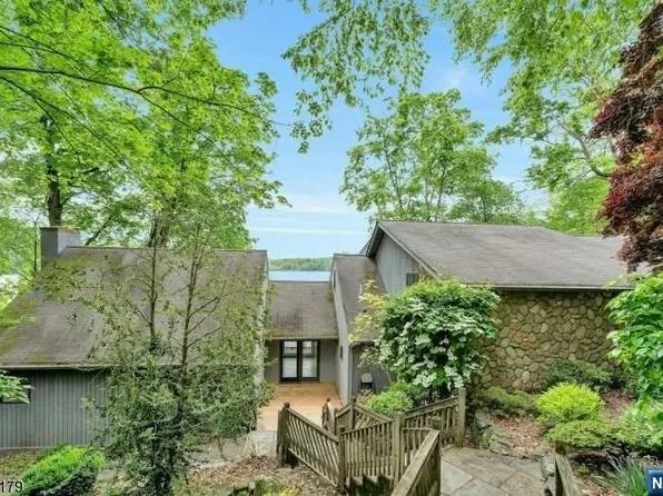 119 Demarest Rd, Bloomingdale, NJ 07403