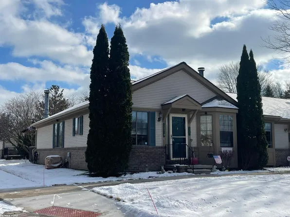 25068 Portside Ct, Harrison Township, MI 48045