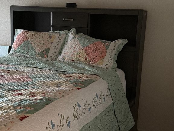 2nd image of 424 Olive Ave #1