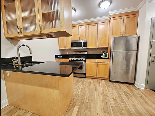 190 Meserole Ave #2F Photo 1