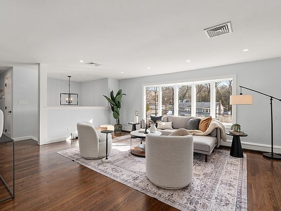 3rd image of 34 Jodie Rd