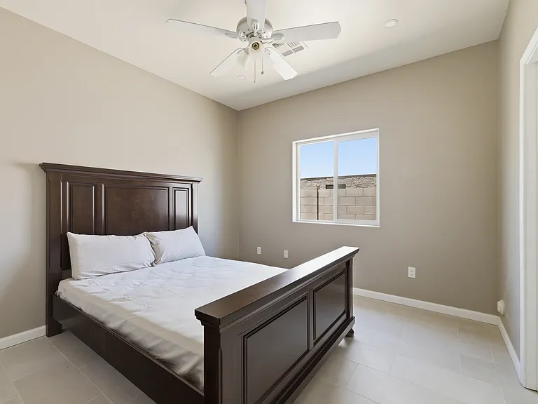 516 W Brown St — Photo 18