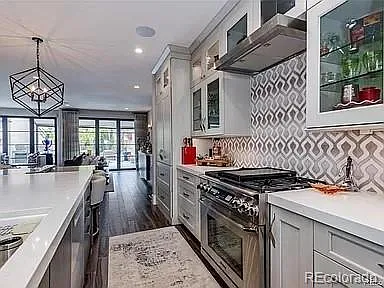 250 Adams St — Photo 12