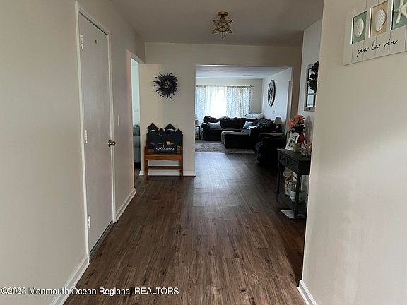 4th image of 74 Woodshill Drive N #1000