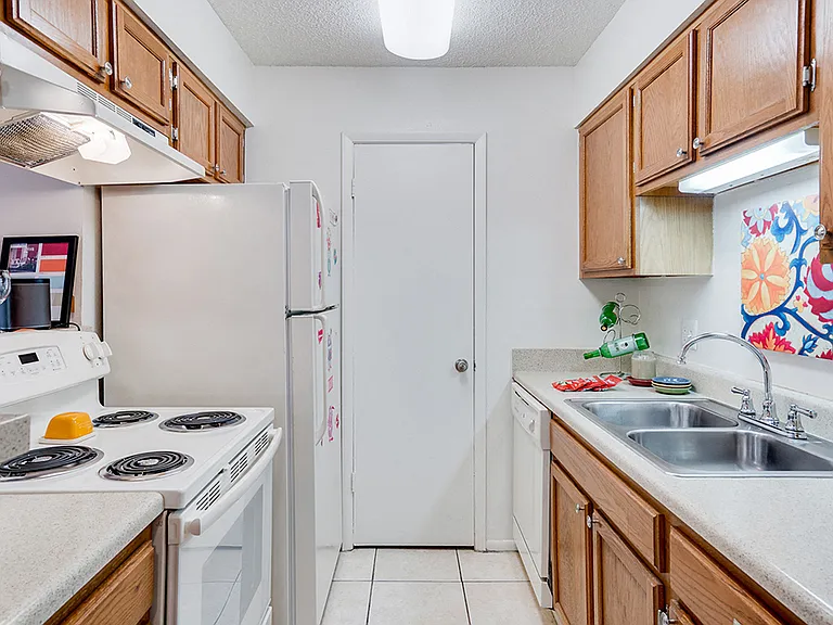 Forestlake Apartments — Photo 12
