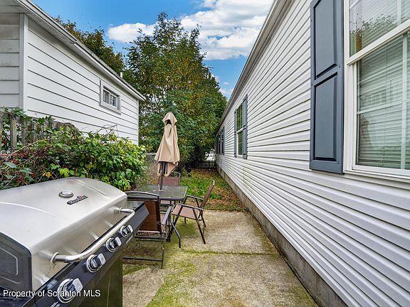 5th image of 820 Throop St