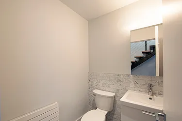 Rented by R New York