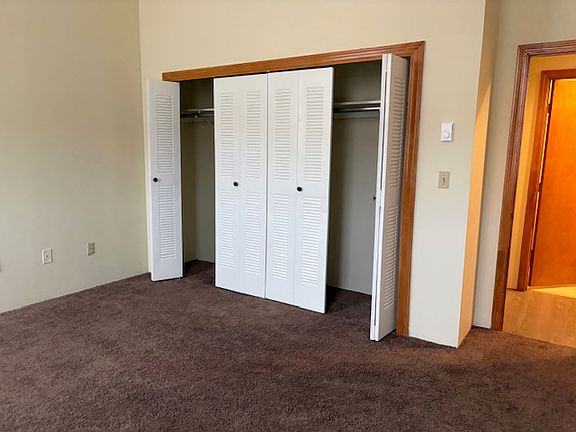 5th image of 12 Willow St #404