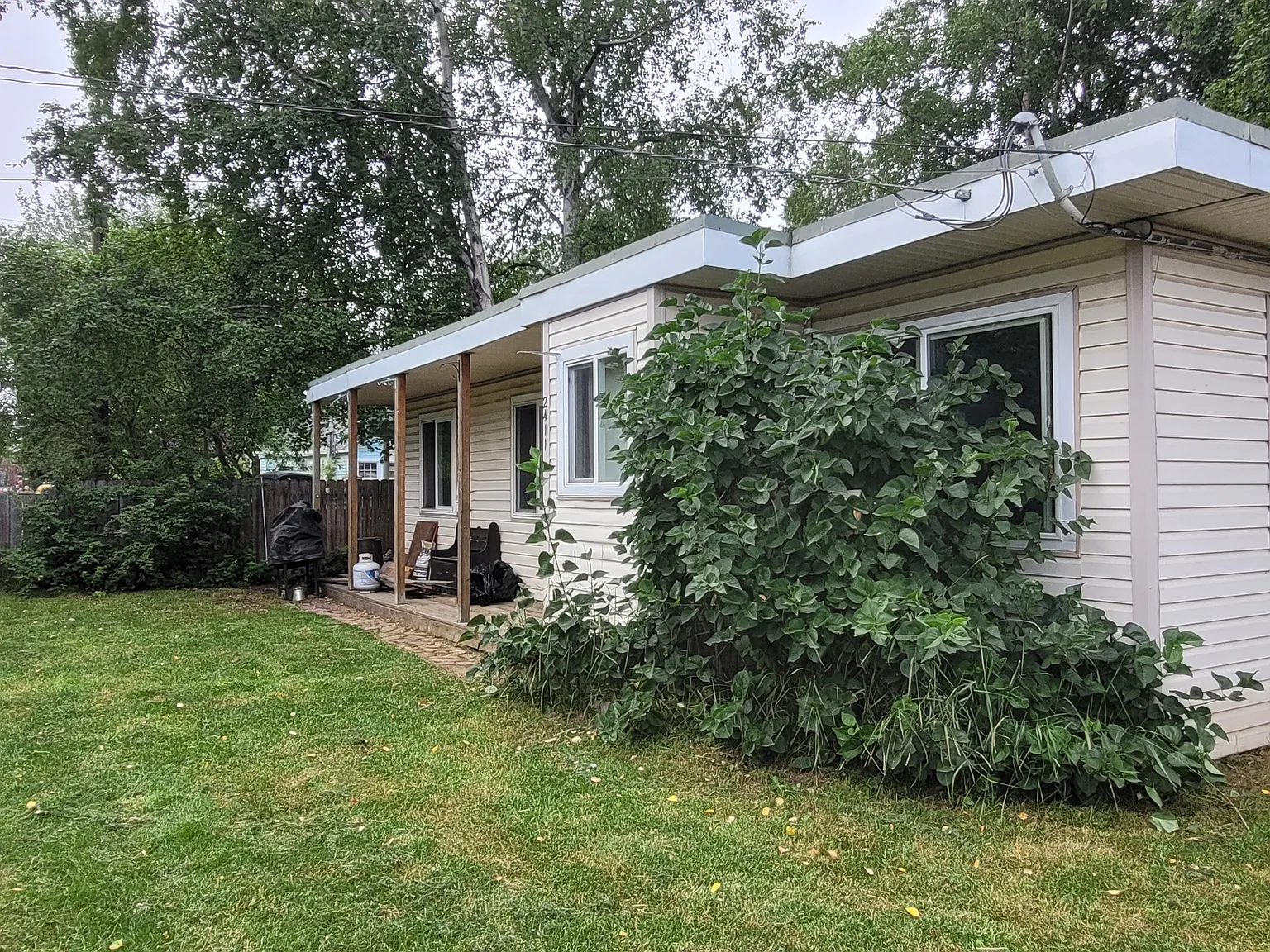 2411 Cordova St — Photo 1