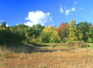 N75W27874 Summerstone Rd, Hartland, WI 53029