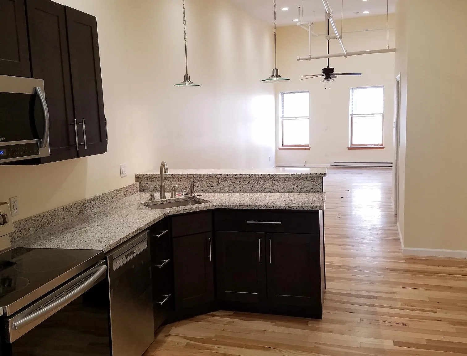1 bed, 850 sqft, $1,550 — Photo 3