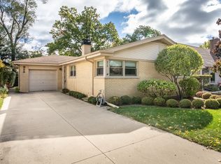 929 Wilkinson Pkwy, Park Ridge, IL 60068