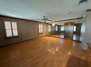 281 Meadow Lake Dr, Seguin, TX 78155