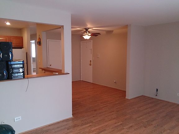 3rd image of 4062 Bonhill Dr APT 1B
