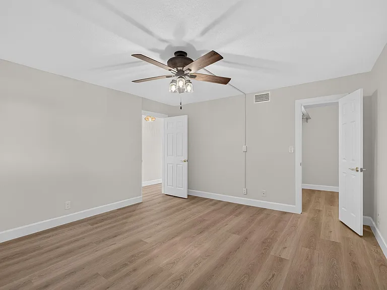 52 Yacht Club Dr #305 — Photo 32
