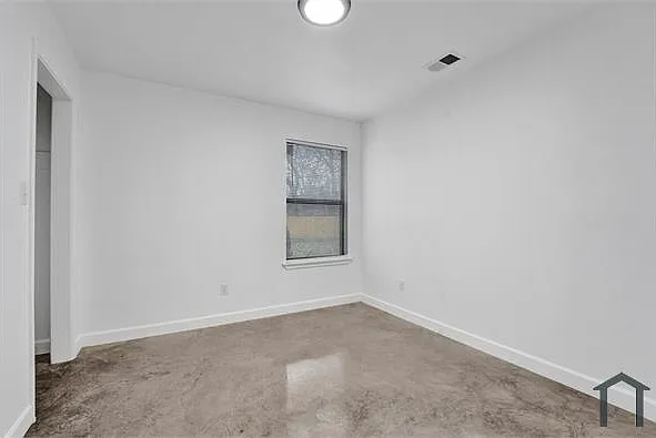 927 Seattle St — Photo 5