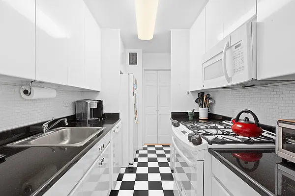 Rented by Corcoran | media 28