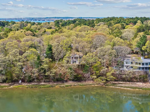 10 Quamhasset Road, Buzzards Bay, MA 02532