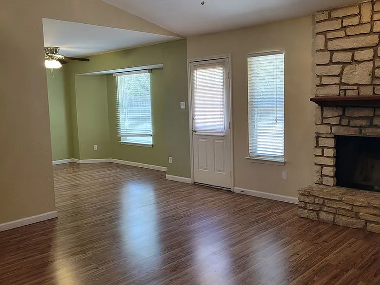1229 Preswick Cir — Photo 4