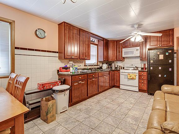 4th image of 5330 W Sunnyside Ave