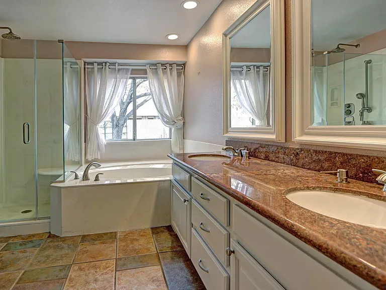 2108 Crestpoint Way — Photo 15