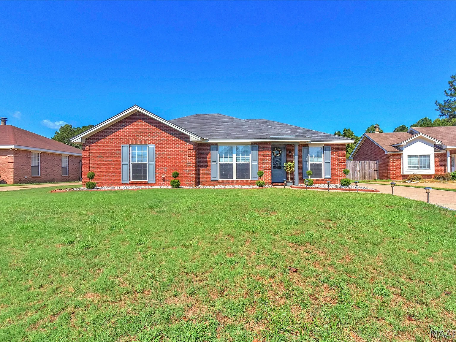3 bed, 2.0 bath, 1390 sqft, $1,600 — Photo 1
