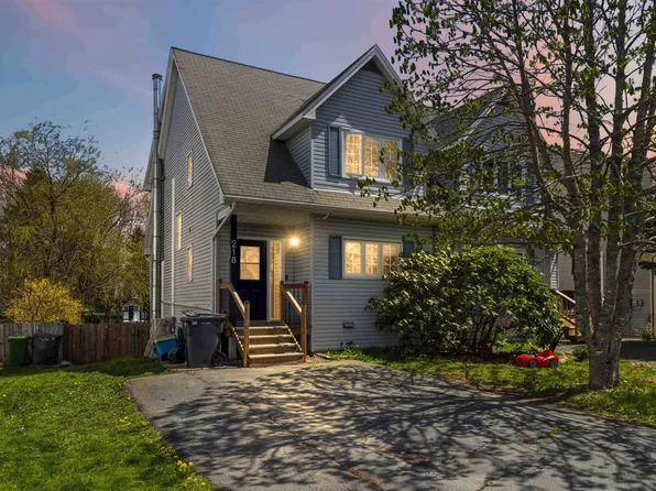 218 Greenwood Ave, Halifax, NS B3T 1H8