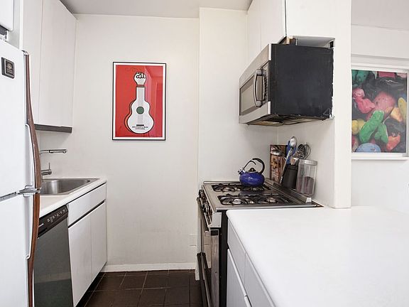 4th image of 250 W 89th St