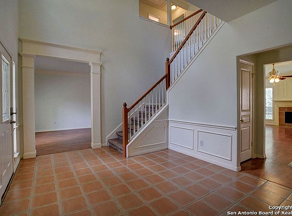 3rd image of 1127 Bluff Frst