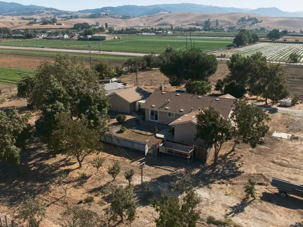 315 Riverside Rd, Hollister, CA 95023