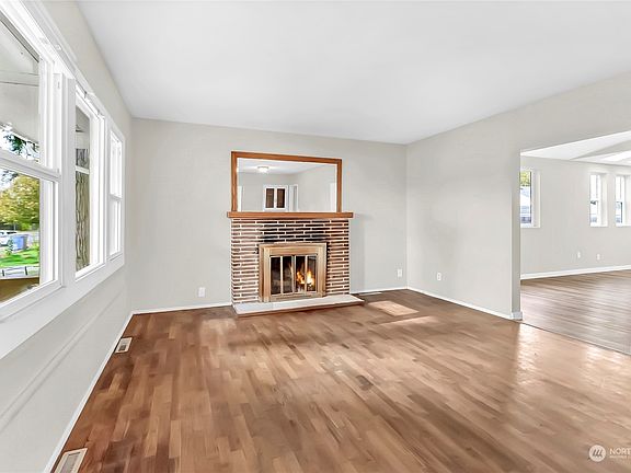 3rd image of 4605 S American Lake Boulevard