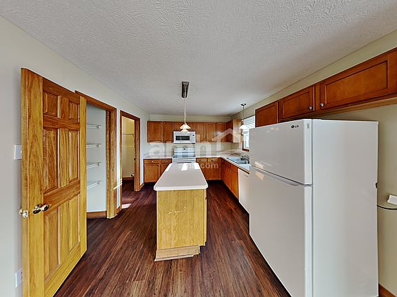 3rd image of 811 Corylus Dr