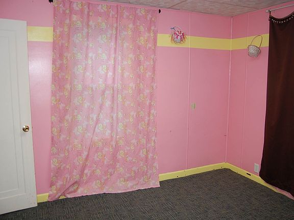 3rd image of 1611 East Ave