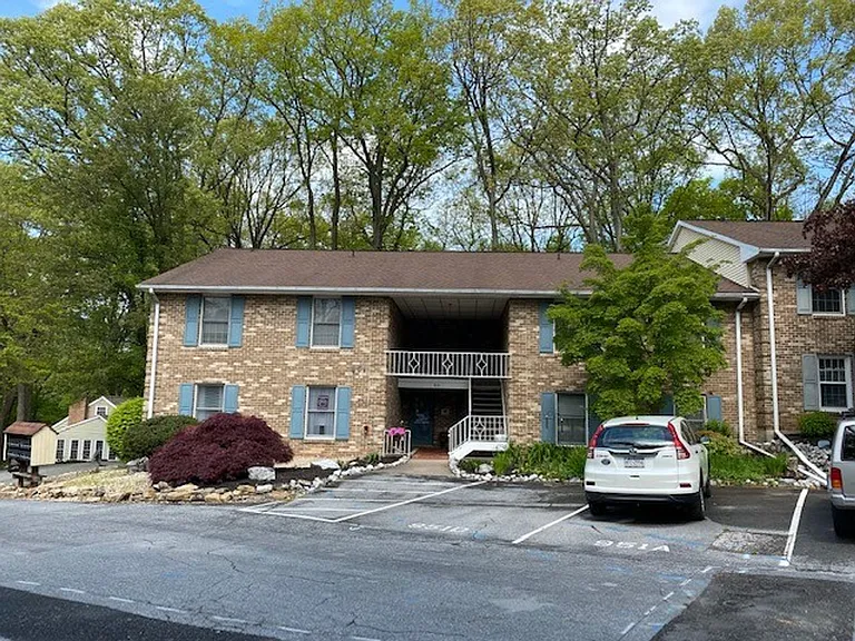 951 Innsbruck Dr #B — Photo 1