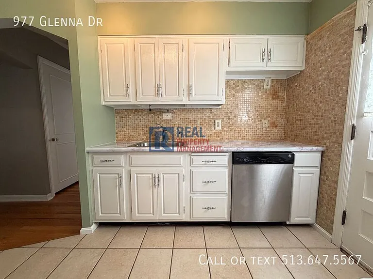 977 Glenna Dr — Photo 6