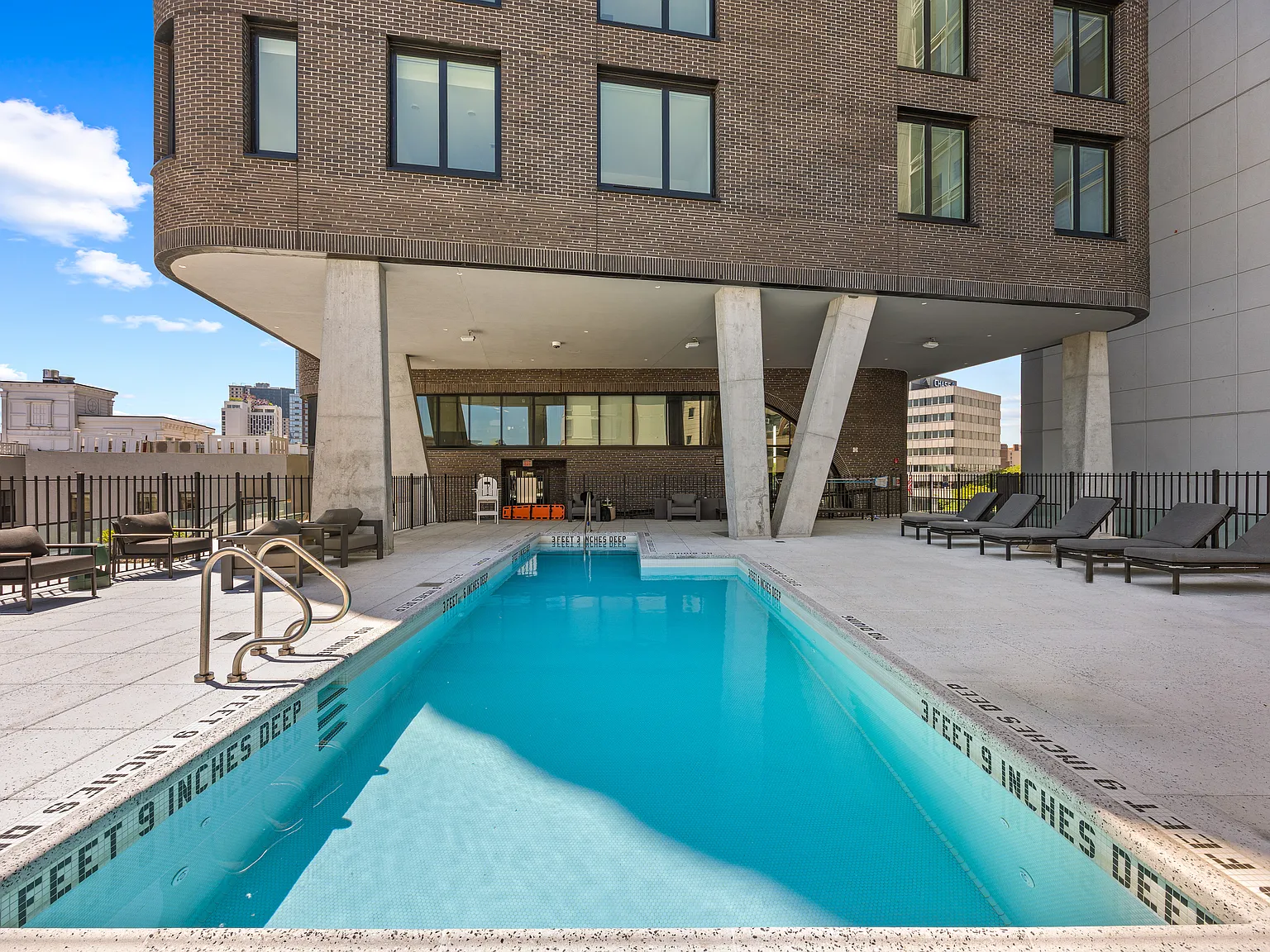 Allen — Photo 2
