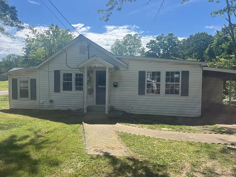 210 Downey St — Photo 1