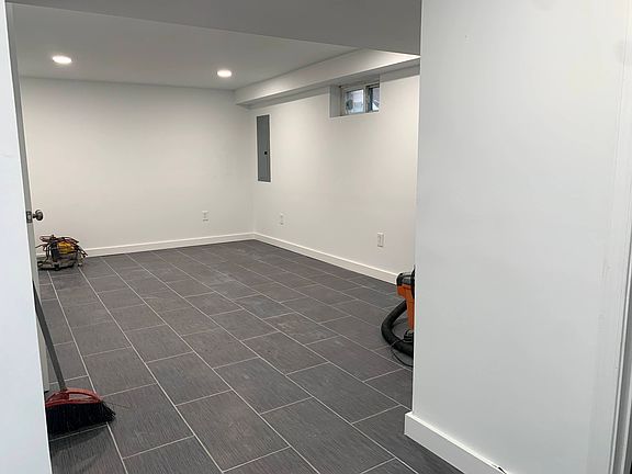 4th image of 833 51st St NE