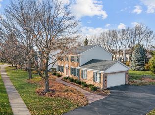 841 W Bauer Rd, Naperville, IL 60563