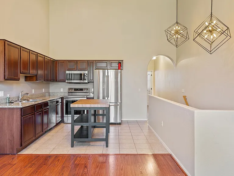 2256 E Huntington Dr — Photo 10