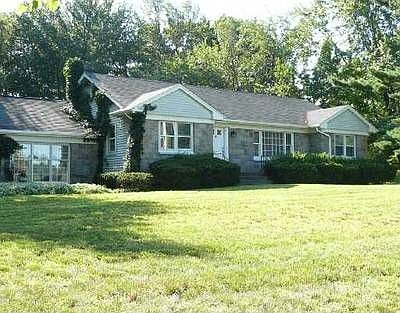 2nd image of 65 W Ramapo Rd