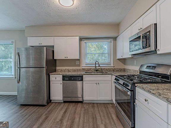 3rd image of 3289 Beech Dr