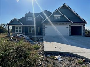 109 Jenna Ln, Gravette, AR 72736