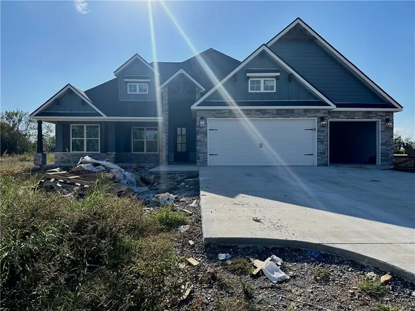 109 Jenna Ln, Gravette, AR 72736